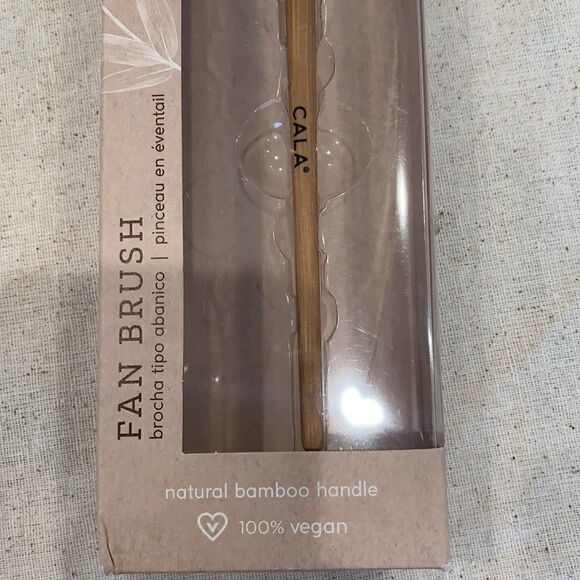 Cala Fan Makeup Bamboo Brush NEW NWT - Picture 3 of 4